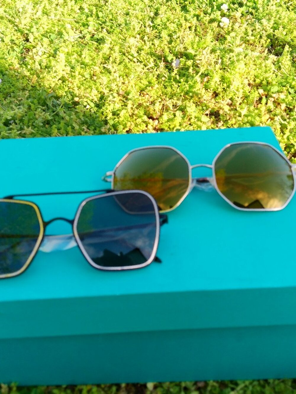 2 PR OF SUNGLASSES NEW IN PK HB